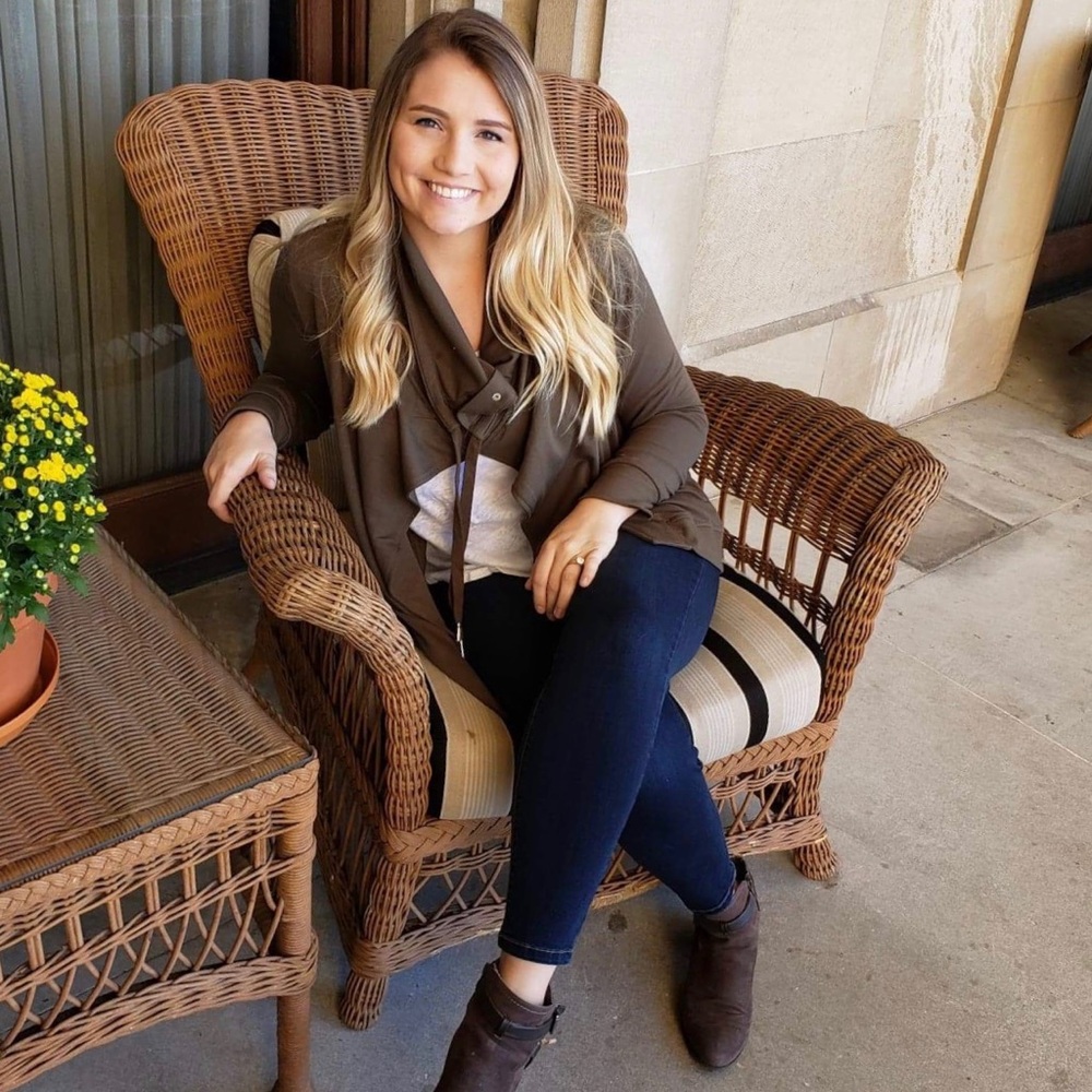 Meet your Posher, Elise marie